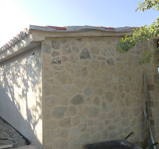 Fachada casa de piedra